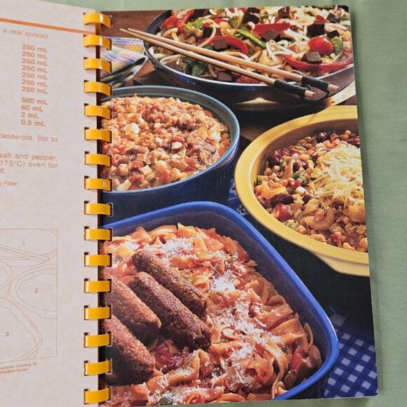 Company's Coming - Meatless Cooking by Jean Pare - Plastic Comb - Easy Recipes - Picture 4 of 10